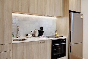 Urban Vogue Escape with Parking- Air-con