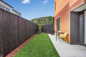 Urban Vogue Escape with Parking- Air-con