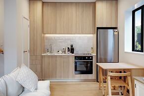 Urban Vogue Escape with Parking- Air-con