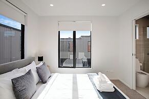 Urban Vogue Escape with Parking- Air-con
