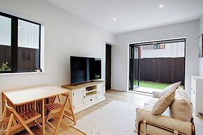 Urban Vogue Escape with Parking- Air-con