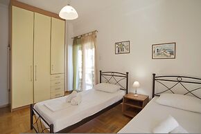 Baroness Apartment in Piraeus