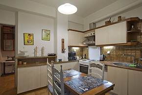 Baroness Apartment in Piraeus