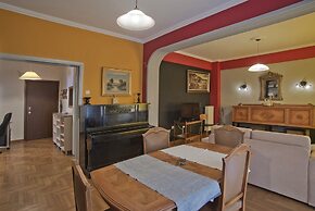 Baroness Apartment in Piraeus