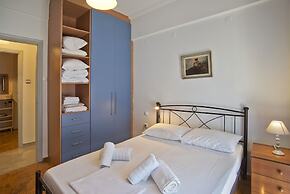 Baroness Apartment in Piraeus