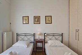Baroness Apartment in Piraeus
