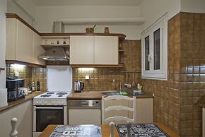 Baroness Apartment in Piraeus