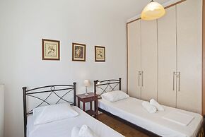 Baroness Apartment in Piraeus