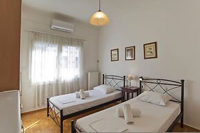 Baroness Apartment in Piraeus