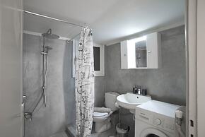 Baroness Apartment in Piraeus