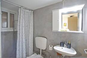 Baroness Apartment in Piraeus