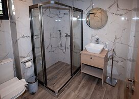 Sia s Retreat 1 in Nea Smirni