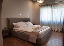 Sia s Retreat 2 in Nea Smirni