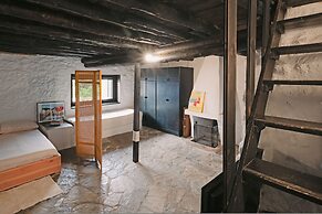 Belva Blue Verga in Kato Verga