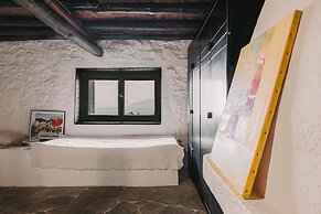 Belva Blue Verga in Kato Verga