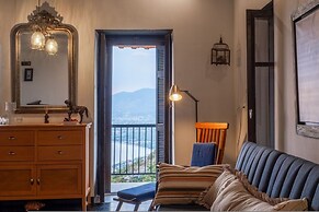 Belva Blue Verga in Kato Verga