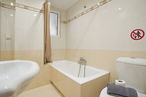 Seaside Apartment in Piraeus