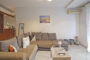 Seaside Apartment in Piraeus