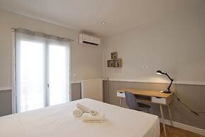 Urban Allure in Athina