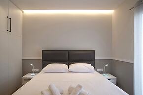 Urban Allure in Athina