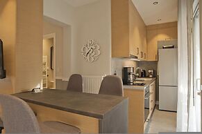 Urban Allure in Athina