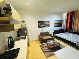 Gramercy Residences 1 bedroom w Balcony