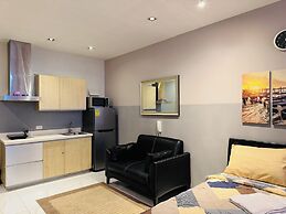 Gramercy Residences 1 bedroom w Balcony