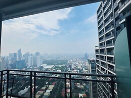 Gramercy Residences 1 bedroom w Balcony