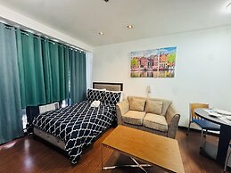 Gramercy Residences 1 bedroom w Balcony