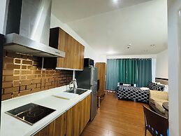 Gramercy Residences 1 bedroom w Balcony