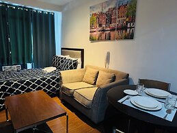 Gramercy Residences 1 bedroom w Balcony