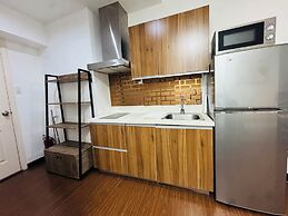 Gramercy Residences 1 bedroom w Balcony