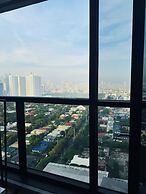 Gramercy Residences 1 bedroom w Balcony