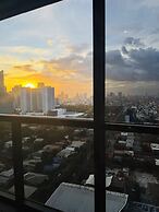 Gramercy Residences 1 bedroom w Balcony