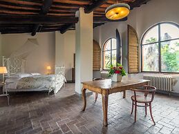 Cosy Farmhouse in Bacchereto With Swimming Pool