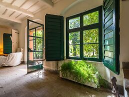 Cosy Farmhouse in Bacchereto With Swimming Pool