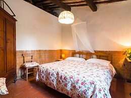 Cosy Farmhouse in Bacchereto With Swimming Pool