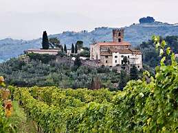 Cosy Farmhouse in Bacchereto With Swimming Pool