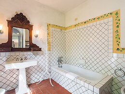 Cosy Farmhouse in Bacchereto With Swimming Pool