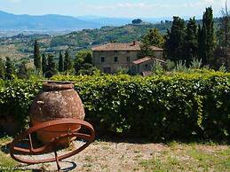 Cosy Farmhouse in Bacchereto With Swimming Pool
