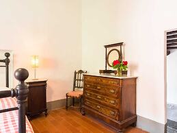 Cosy Farmhouse in Bacchereto With Swimming Pool