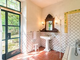 Cosy Farmhouse in Bacchereto With Swimming Pool