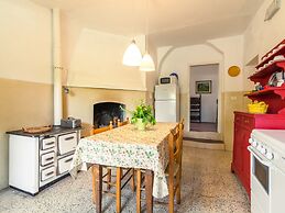 Cosy Farmhouse in Bacchereto With Swimming Pool