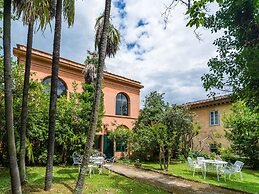 Cosy Farmhouse in Bacchereto With Swimming Pool