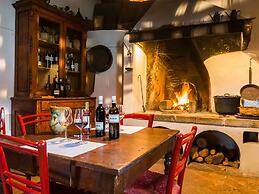 Cosy Farmhouse in Bacchereto With Swimming Pool