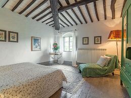 Cosy Farmhouse in Bacchereto With Swimming Pool