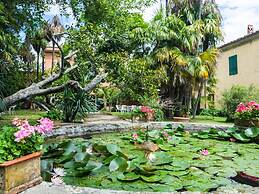 Cosy Farmhouse in Bacchereto With Swimming Pool