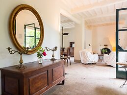 Cosy Farmhouse in Bacchereto With Swimming Pool