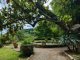 Cosy Farmhouse in Bacchereto With Swimming Pool