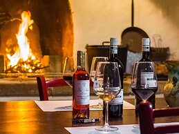 Cosy Farmhouse in Bacchereto With Swimming Pool